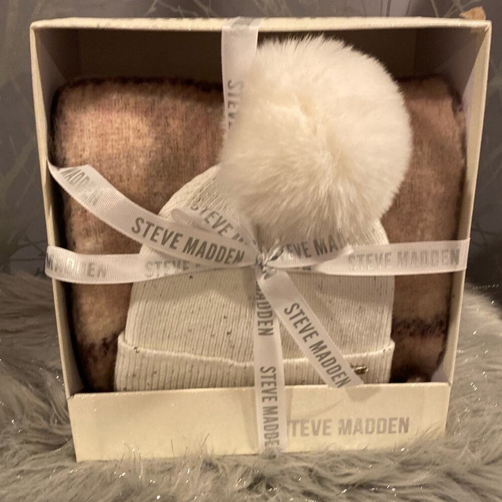 BNWT STEVE MADDEN Winter Scarf and Pom Pom Hat Gift Box Set